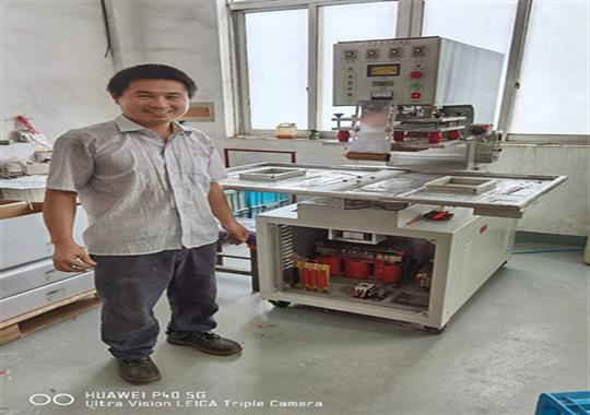 轉(zhuǎn)盤式單頭高周波吸塑機(jī)維修案例分析